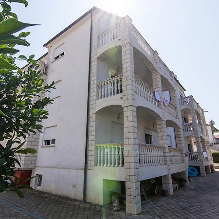 Apartments Lovric Трогир Экстерьер фото