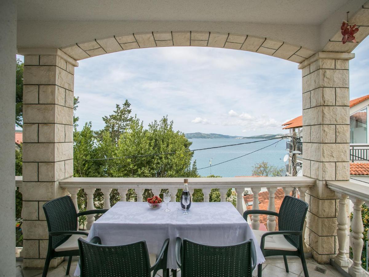 Apartments Lovric Трогир Экстерьер фото